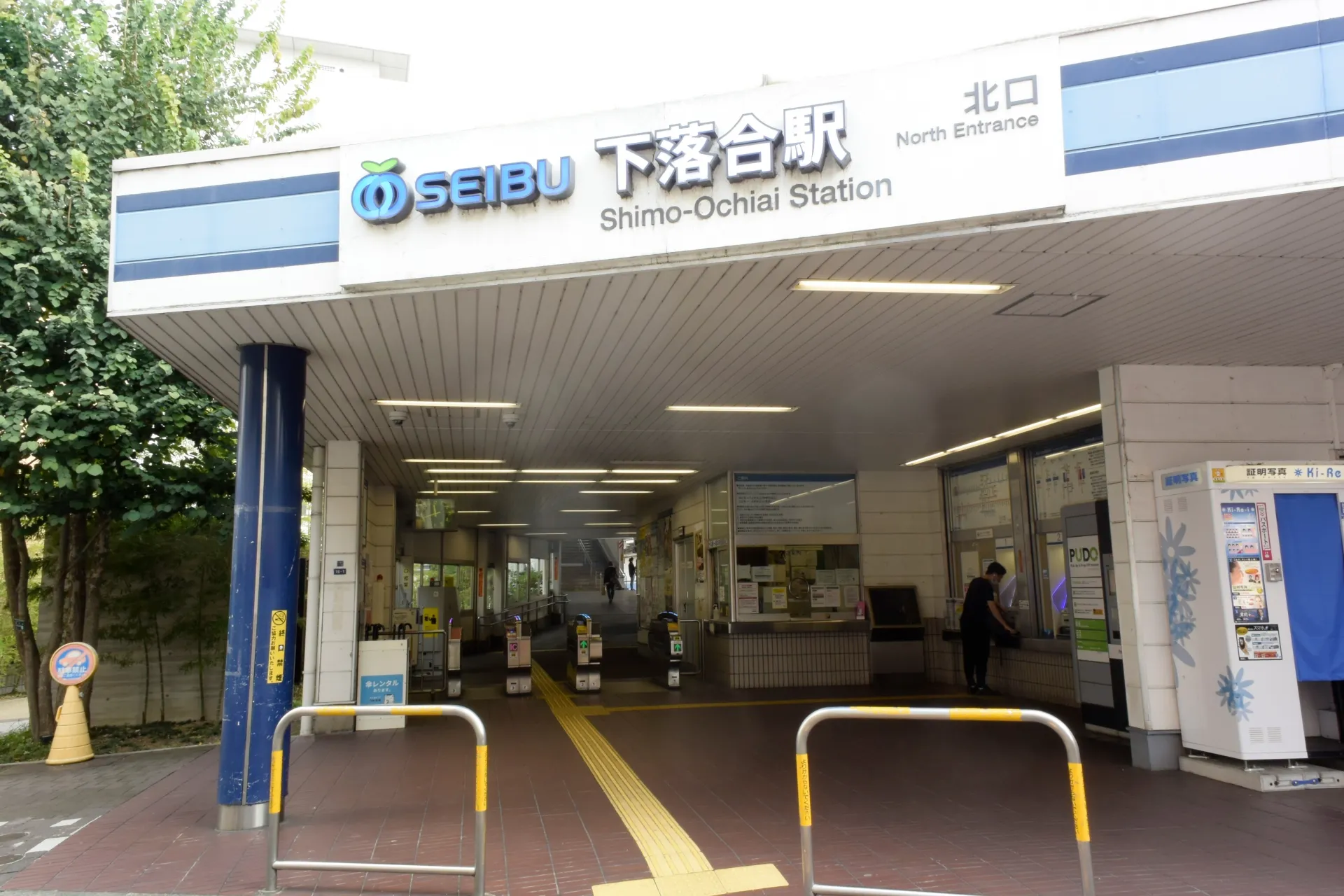 Kaminarimon Gate in Asakusa